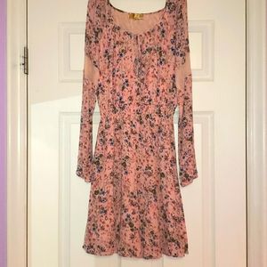 Long sleeve floral patterned flowy dress